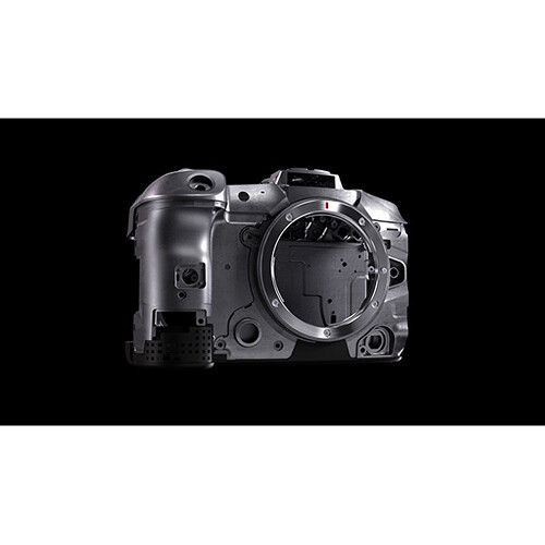 Canon EOS R5 Mirrorless Camera with 24-105mm f/4 Lens